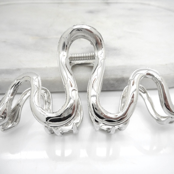 Snake Jaw Clip - Picture 2 of 3